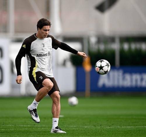 今夜体能课后,斯图加特豪取连胜备战德国杯,悬念犹存,资深球员宣示担当(同花大的过俘虏豪斯下一句) 今夜体能课后,斯图加特豪取连胜备战德国杯,悬念犹存,资深球员宣示担当(同花大的过俘虏豪斯下一句)