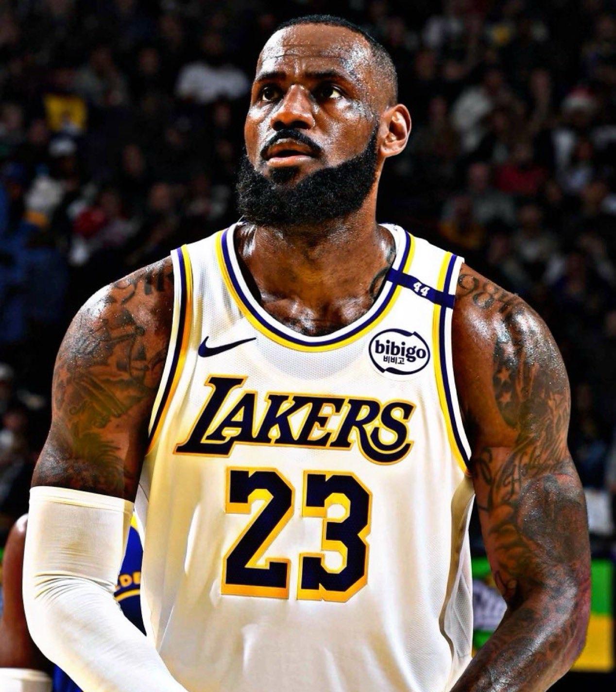 九游娱乐-洛杉矶湖人训练开放日；今晨篮板制胜引欢呼；欧冠在即；年轻球员得到机会的简单介绍